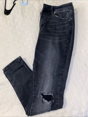 Women's High-Rise size 9/29 Distressed Skinny Jeans - Black Wash